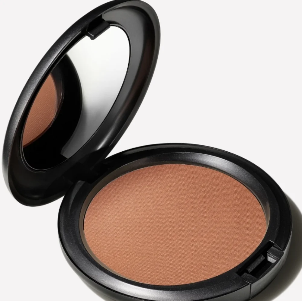 MAC Golden Bronzing Powder